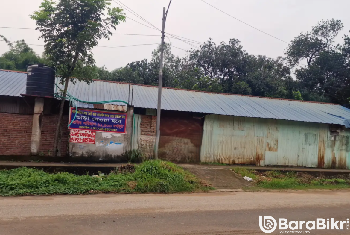 Large commercial land with open space Pubail