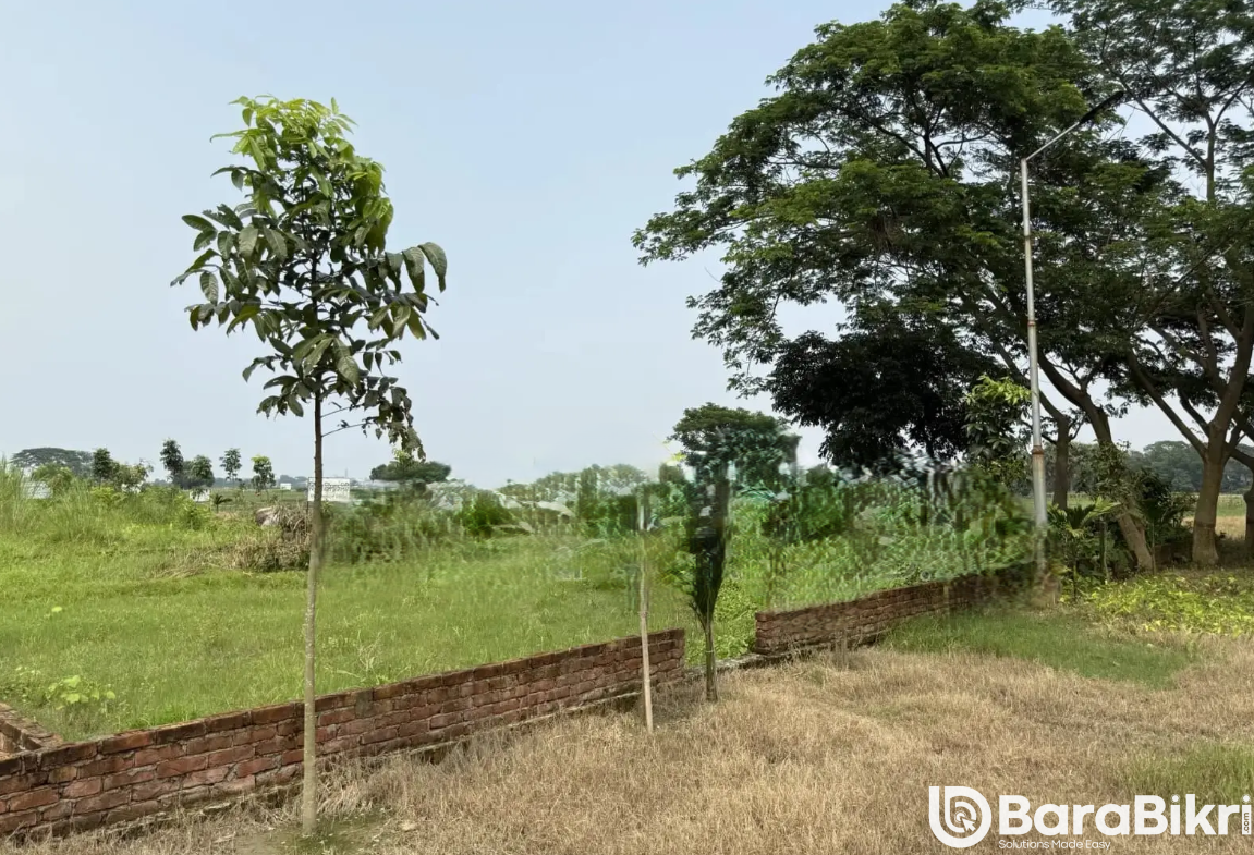 Plots near MRT-5 Hemayetpur